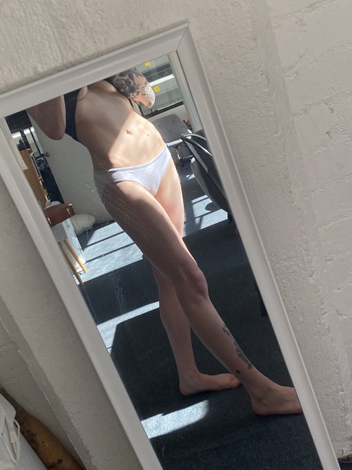 Embracing the sunshine 🌞 https://t.co/hnfDWyPqc4<a href="/tag/gothgirl"class="tags"><span>#gothgirl</span></a><a href="/tag/kawaiigirl"class="tags"><span>#kawaiigirl</span></a>