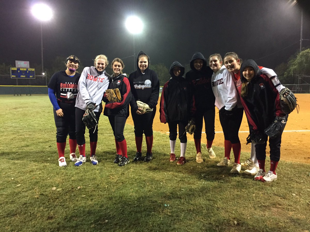 BowieGirlsSoftb's tweet photo. The weather may not have been great, but these ladies still got some work in! #fallball2020 https://t.co/GmEAKjFInq