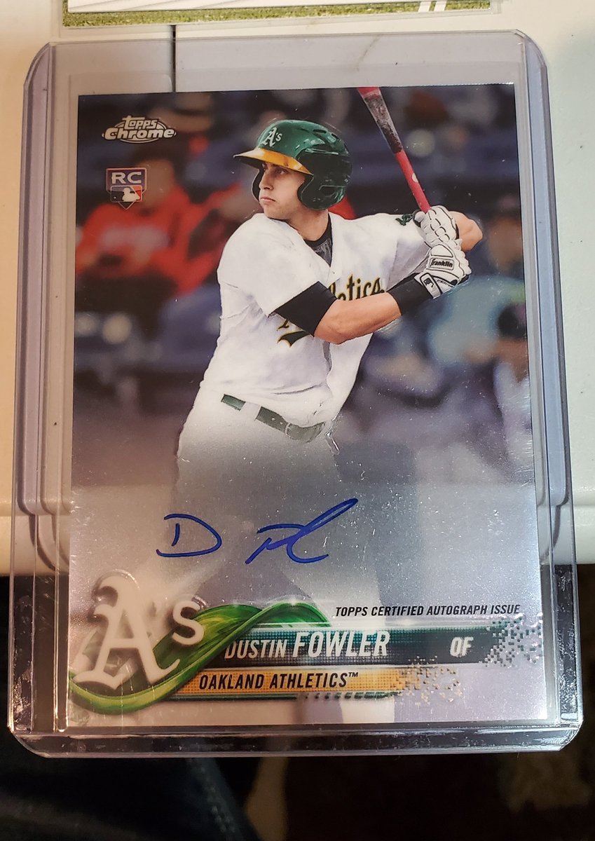 CardsCouve's tweet photo. Not a bad pull for a Walgreens mystery pack

#walgreensmysterypack #toppschrome #toppschromeauto #rookieauto #dustinfowler #dustinfowlerrookie #rookie #rookiecard https://t.co/rXVXJ4HdyF https://t.co/KAOHBOgcs8