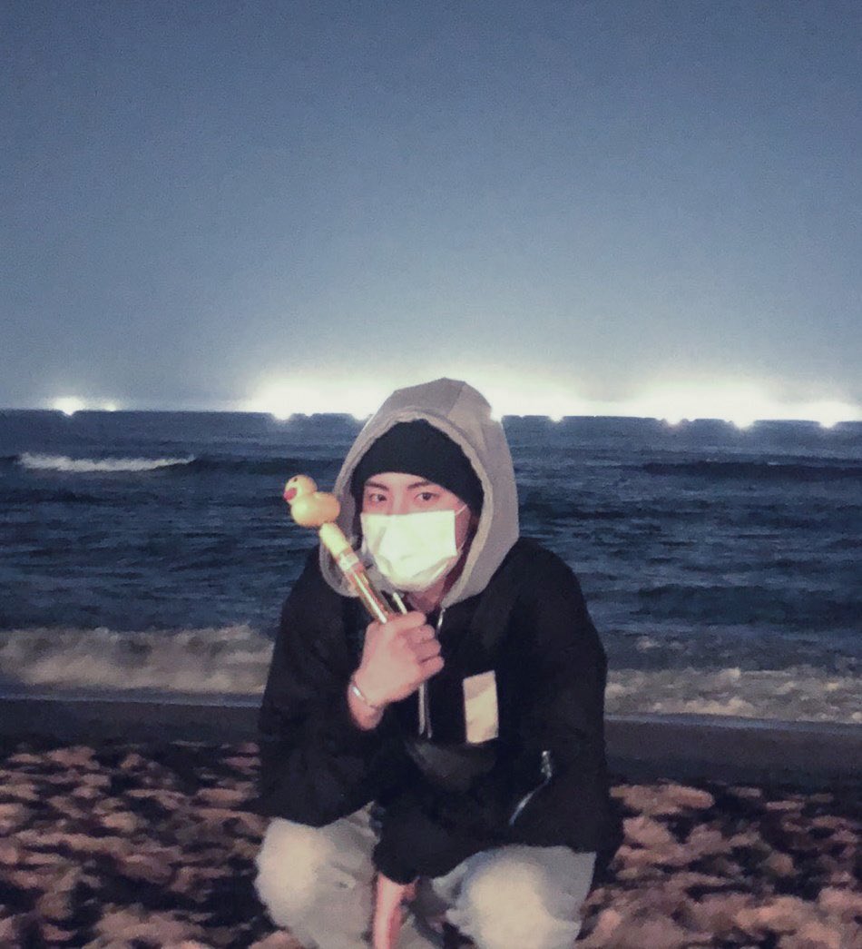 Low quality pictures of high quality people. I am certainly not sorry for the poorly taken shots and minimum lighting, as long as it’s my dear brother I’m spending the rest of the evening with. A little getaway to keep your feet on the ground and your sanity at bay. 😉