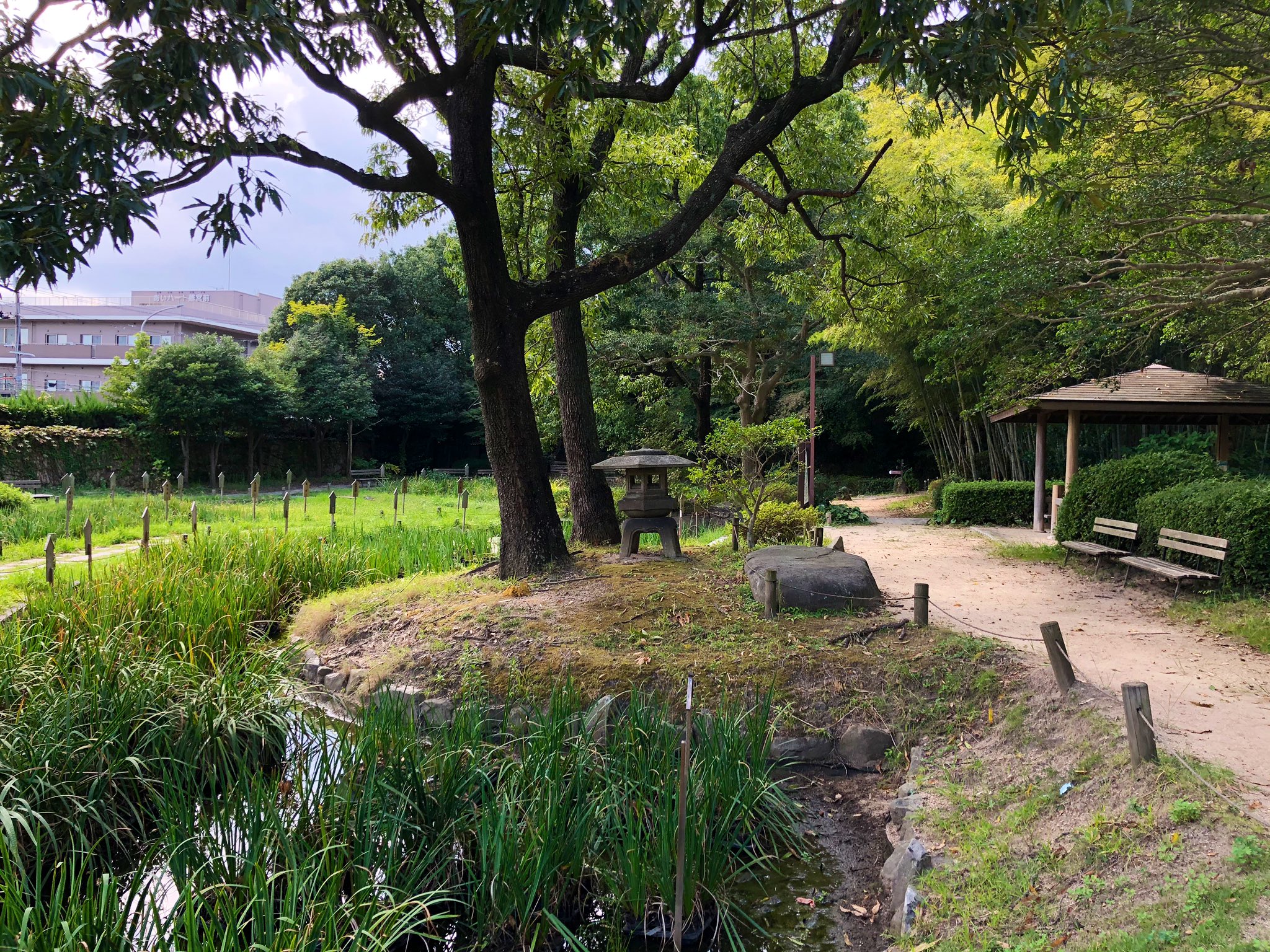 日本庭園情報メディア おにわさん The Japanese Gardens 須磨離宮公園 何度も書いているんですが 近代に経済的に繁栄し豪邸の多いイメージのある神戸には 当時作られた立派な庭園があるはず その代表格的存在がここ 2年程前に西桂さんの
