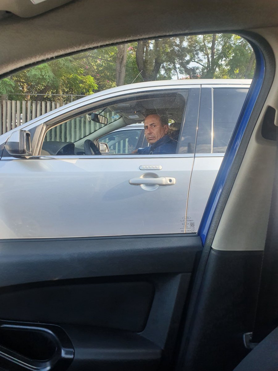 CristynaZapata's tweet photo. Este señor y su amigo a bordo de una camioneta Ford con placas de la CDMX me siguió durante varias cuadras, acosandome y haciéndome señas obscenas, lo publiqué en Facebook y se hizo viral, ahora me está amenazando. Se los comparto por si lo conocen. Hoy sentí miedo. #NiUnaMenos https://t.co/Vix1DPw7NL