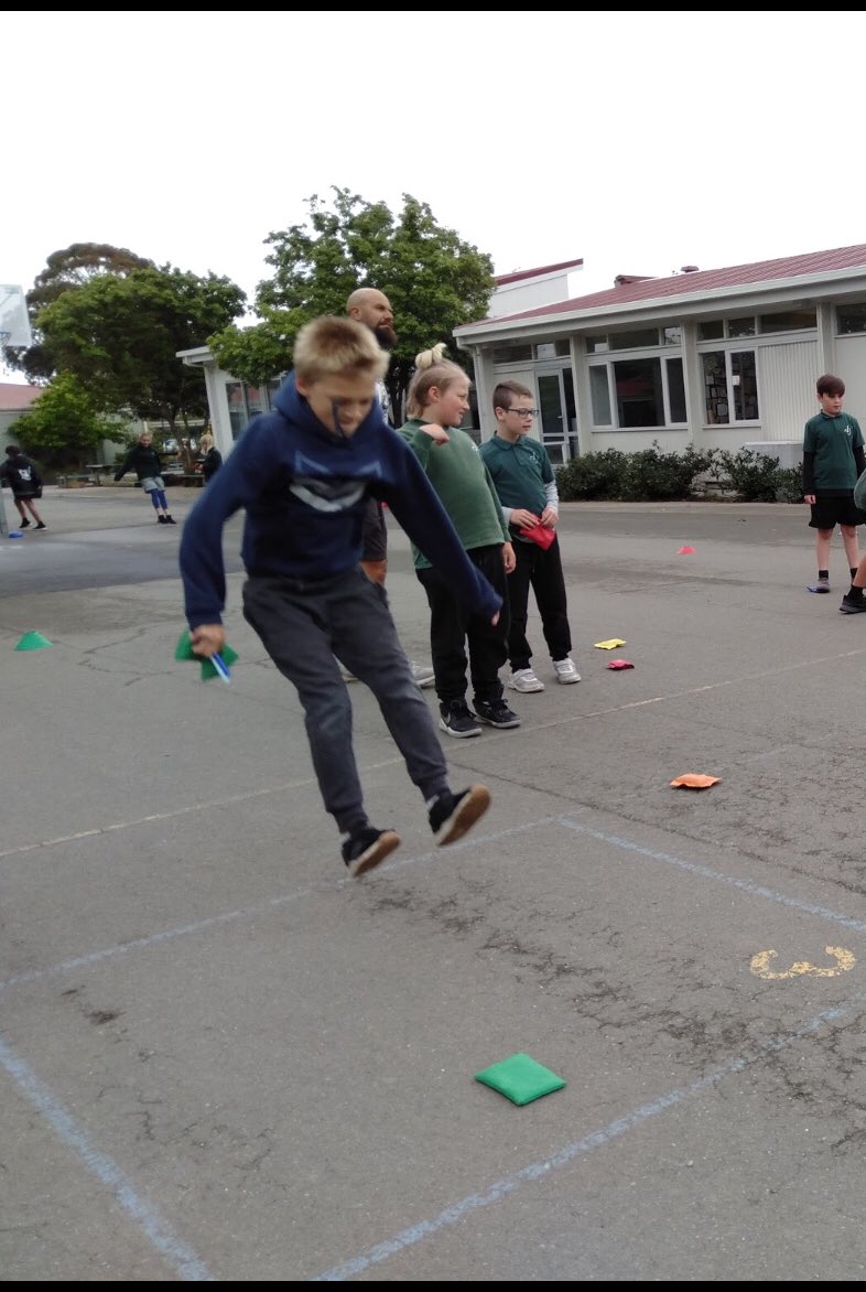 koru3bromley's tweet photo. Kiwi Sport had us moving and jumping today. Our class goal is to participate and contribute in every activity at school. We had a blast getting involved today, check out our action shots! #TamaiCoL #kiwisport #connected https://t.co/Fm3ccgXBzN