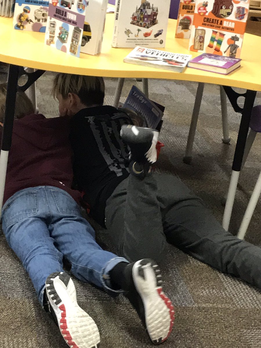 TinaCousins57's tweet photo. DEAR Day celebrating School Libraries. Vanway Vikings staff & students spending part of their afternoon immersed in story. “Many people, myself among them, feel better at the mere sight of a book.” – Jane Smiley. @pgdtla @bctla #DEAR @DLCsd57 https://t.co/bxsOATVi3C