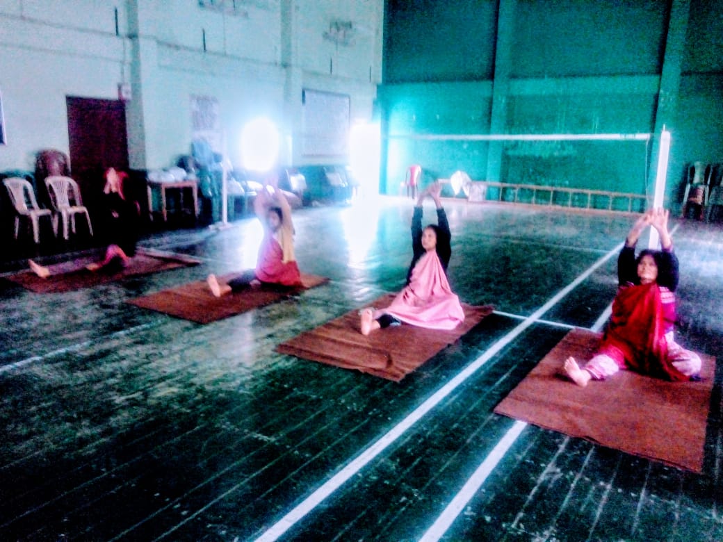BstMeghalaya's tweet photo. Morning yoga class,lama villa,shillong,meghalaya.
Yog sikshak= shiv sewa
#yogrishiramdev
#patanjali
#rakesh_bharat
#swamitirthdev https://t.co/lKeK8ByfGz