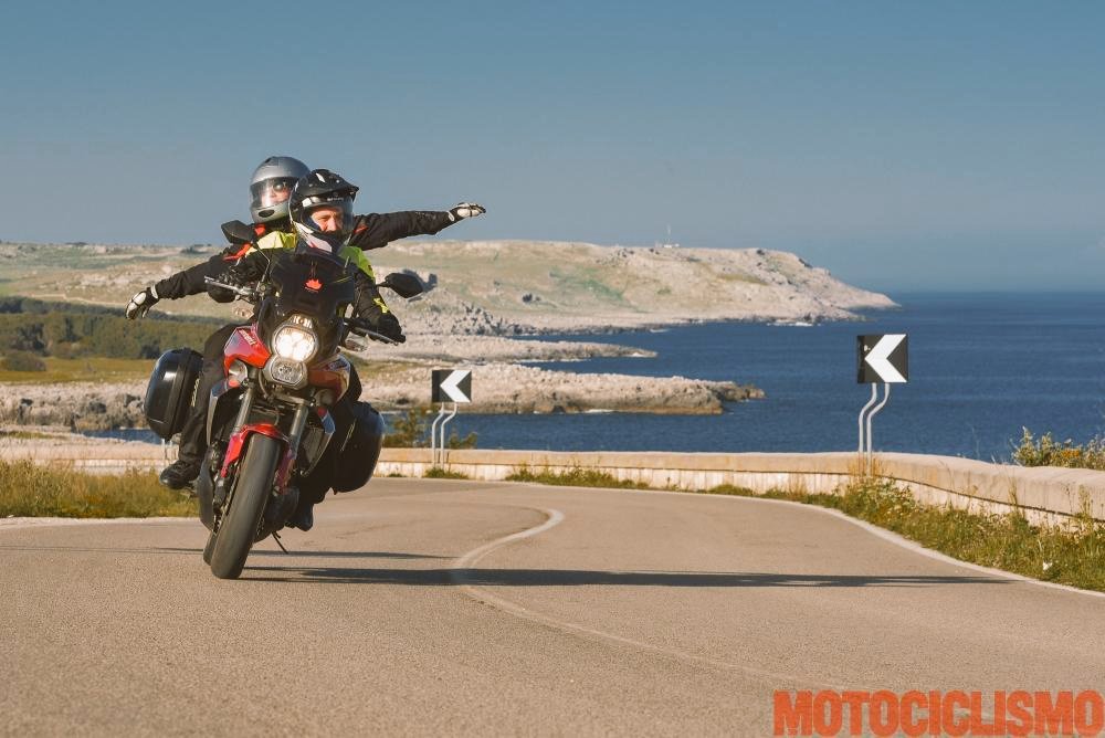 ElviraScognami1's tweet photo. Un po' di adrenalina:
si fa una fuga..
5 di mattina
Lui in moto
un bigliettino ai miei
colazione insieme...
"Dove andiamo?"
"Ovunque tu voglia,
alle 10 ho lezione a distanza...
un posto dove ci sia Wifi?" 😅
Fine del sogno.
#inmoto @GennaroM
#ScrivoQuelCheSento https://t.co/9kAVj2azJk