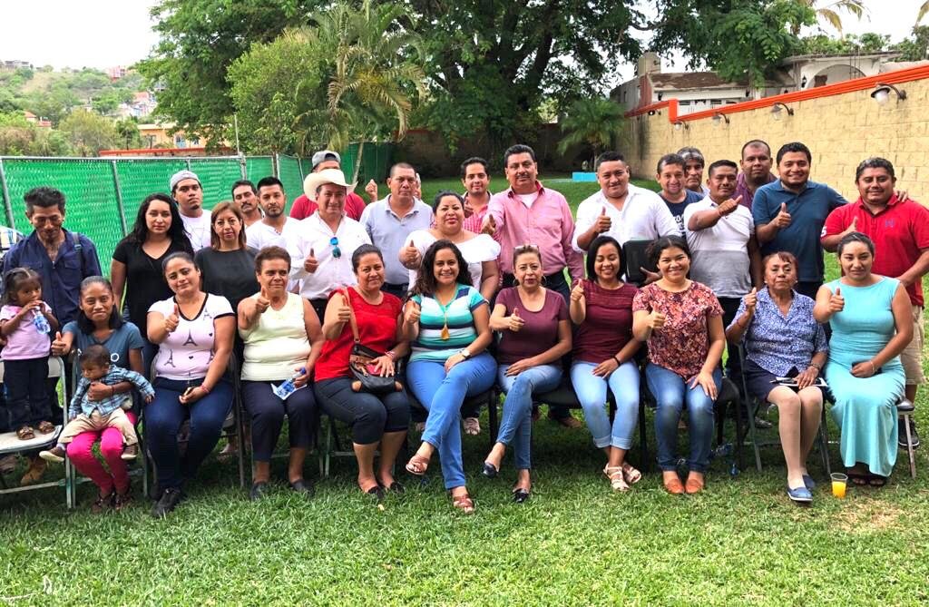 MaritzaMarinM's tweet photo. Lamento mucho la muerte de mi amigo Juan Manuel Rodríguez, hombre noble, de lucha, migrante exitoso, que regresó de EU a ser presidente y servir a su querido #TulcingoDeValle.
Abrazo con cariño a su esposa, Elsa Peñafort, a sus hijos, a toda su familia y amigos.
Descanse en Paz. https://t.co/wWSF4b2WsK