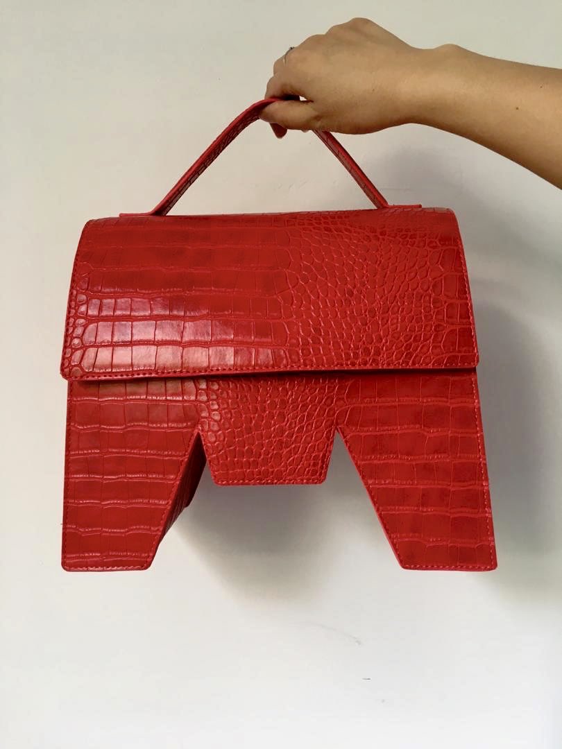 ModestMi's tweet photo. Y’all up 👀 I am a self taught BLACK designer from Newark, NJ who just relaunched her unisex luxury brand called, “Voler Et Bèni.” Starting with women first. Pre-Orders is now available!!! 🥰 www. volerbeni. com < https://t.co/O4MnYzcJiy