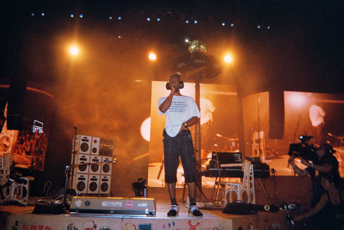 arellanes's tweet photo. 3 years ago, I flew to NYC alone, and waited 9 hours to take these photos of Frank Ocean on a disposable camera! 🧡 https://t.co/xhdCmoh7pW