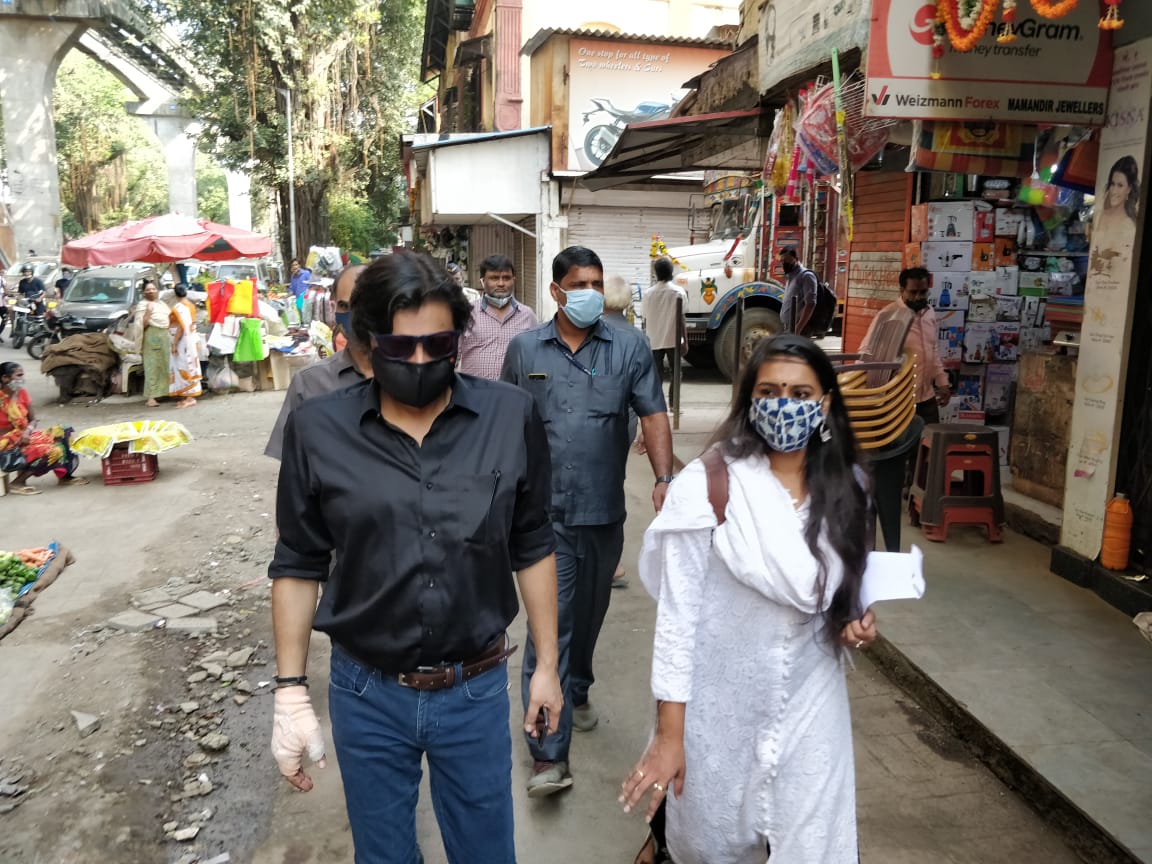 republic's tweet image. #IAmRepublic | Republic&apos;s Output Editor Sagarika Mitra summoned by Mumbai Police; Editor-in-Chief Arnab Goswami walks with her in solidarity to the police station; Tune in to watch #LIVE here - republicworld.com/livetv.html