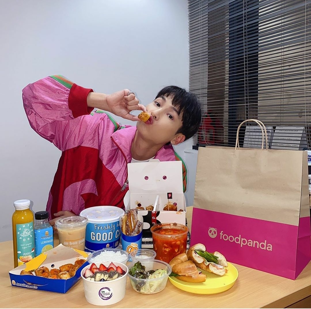 NnatchaKS's tweet photo. รักกันไหม ?
รักกันต้องกดสั่งเยอะๆน้าาา
(สั่งทุกวันเลยค้าบน้อง)
รักกันก็ต้องสั่งเยอะ ☺️
#กันอรรถพันธ์น่ารักกว่าที่คิด
#foodpandath #พร้อมส่งสุดใจ #foodparade
#offgunxfoodpanda https://t.co/OTY9s4BgEy