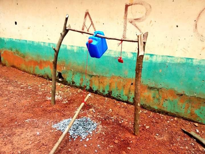 adekunleGOLD's tweet image. The next politician wey carry Scissors cut Ribbon over any yeye project go hear am. Enough of this madness!