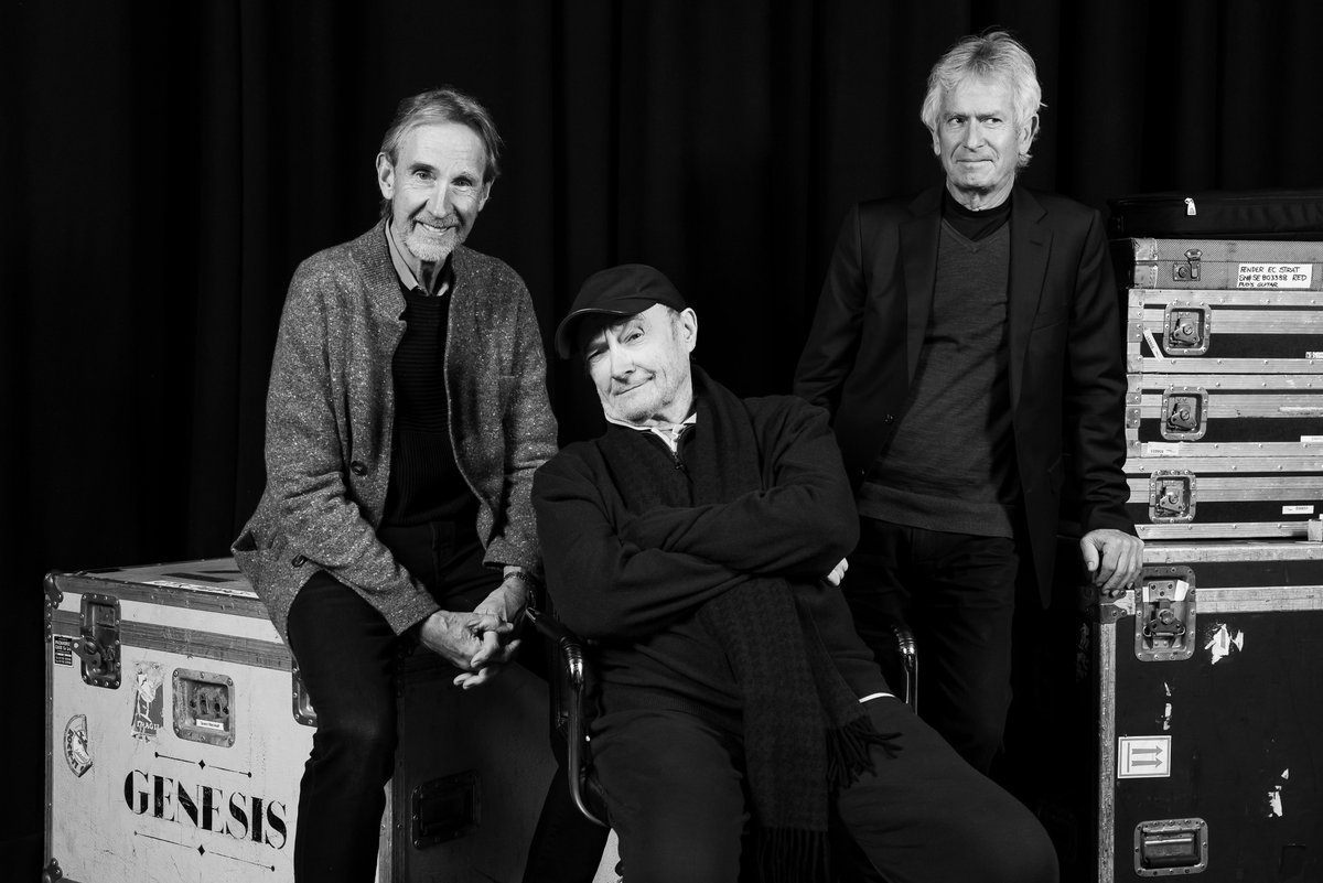 PhilCollinsFeed's tweet image. Phil, Tony Banks and Mike Rutherford have reunited in London and started rehearsals for the forthcoming Genesis 'The Last Domino?' Tour which starts in April.
Joined by Nic Collins on drums, and long time lead guitar and bass player Daryl Stuermer, they are sounding incredible.