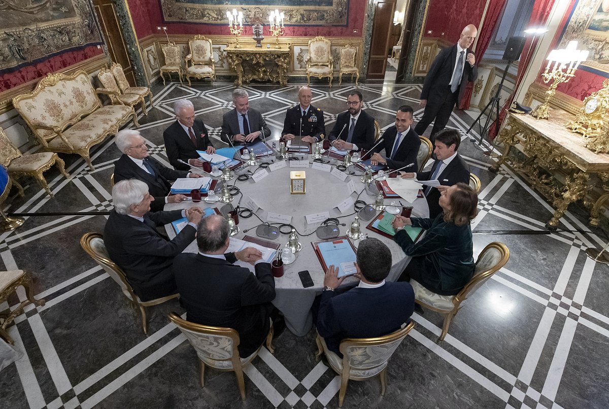 Si riunisce il Consiglio Supremo di Difesa. E il complottismo corre su WhatsApp 
Link all'articolo --> is.gd/TkGypY