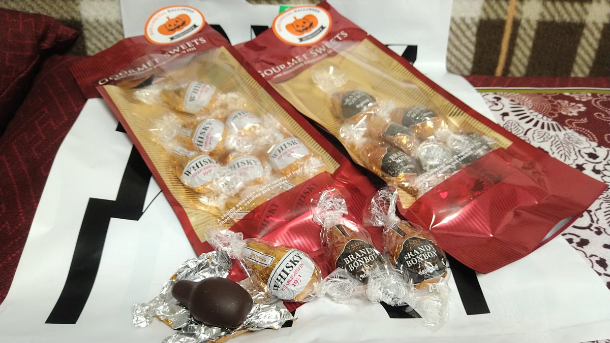 花瓶 Muuun モロゾフのウイスキーボンボン 白 とブランデーボンボン 黒 外袋の封を切った瞬間から漂うチョコの香り 美味しいです