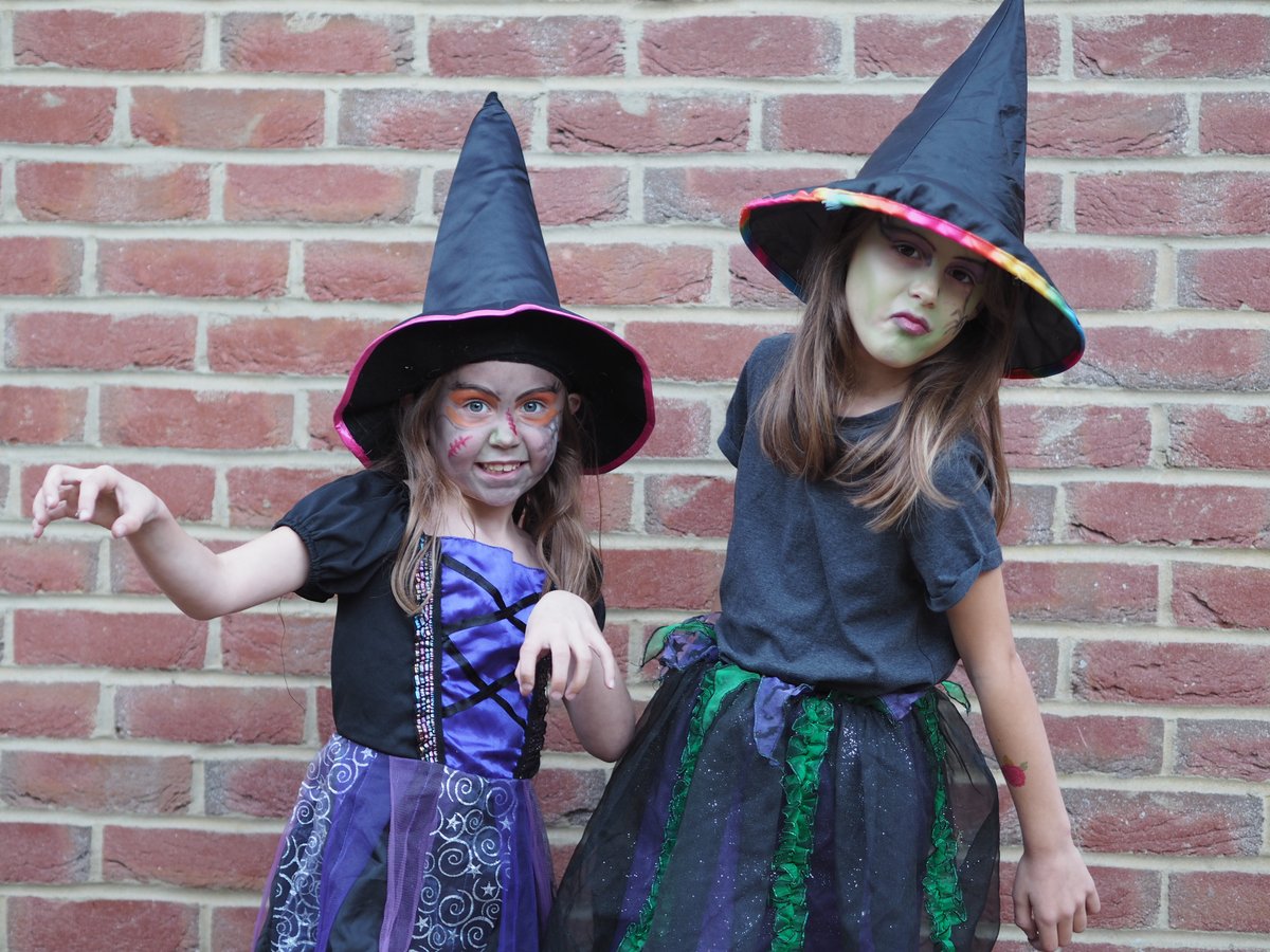 🎃 Join our virtual fancy dress competition to celebrate #Halloween in style. 
Tag <a href="/CityWestminster/">Westminster City Council</a> and use #FangtasticCostumes to enter and the winner will be chosen by <a href="/fashionbyteshq/">fashionbyteshq</a>  
 
For more spooktacular ideas to enjoy Halloween safely, visit: westminster.gov.uk/halloween