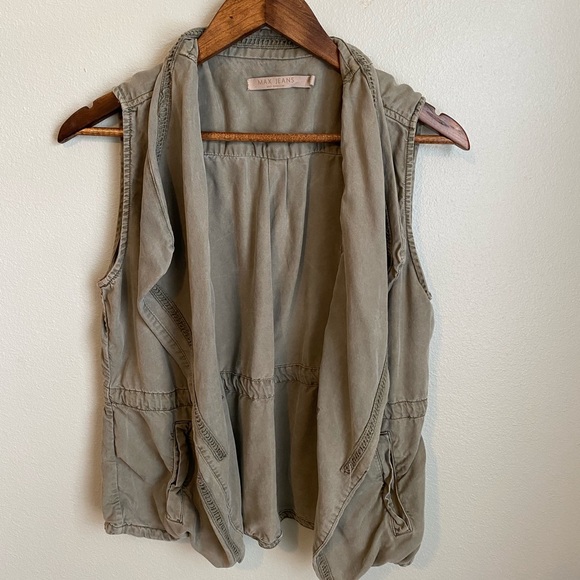 MariaElaina9's tweet photo. So good I had to share! Check out all the items I'm loving on @Poshmarkapp from @WhiskeyKissBTQ #poshmark #fashion #style #shopmycloset #divided #maxstudio #altardstate: https://t.co/WE08jPJMCf https://t.co/o7LhlUQSkC
