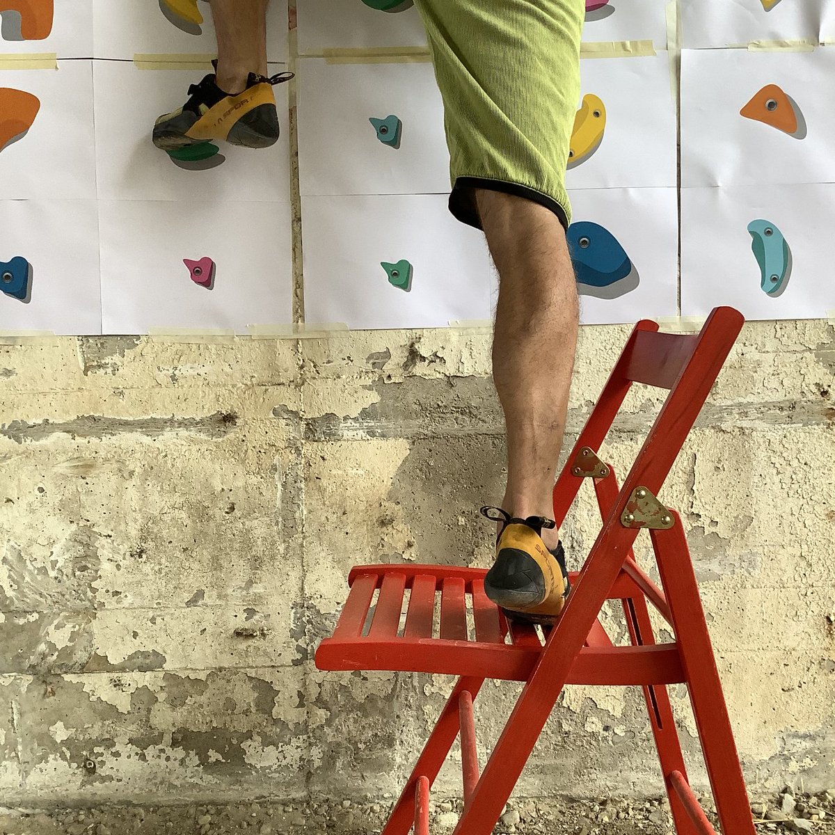 abcitta's tweet photo. Nel quartiere di #Greco, a Milano, sotto i binari della ferrovia c'è movimento: parte infatti domani la nostra prima campagna di #crowdfunding per dare una nuova vita a una delle #arcate! Per ora, solo qualche immagine dal backstage del video con cui vi raccontiamo il progetto. https://t.co/3ujL6zWa4M
