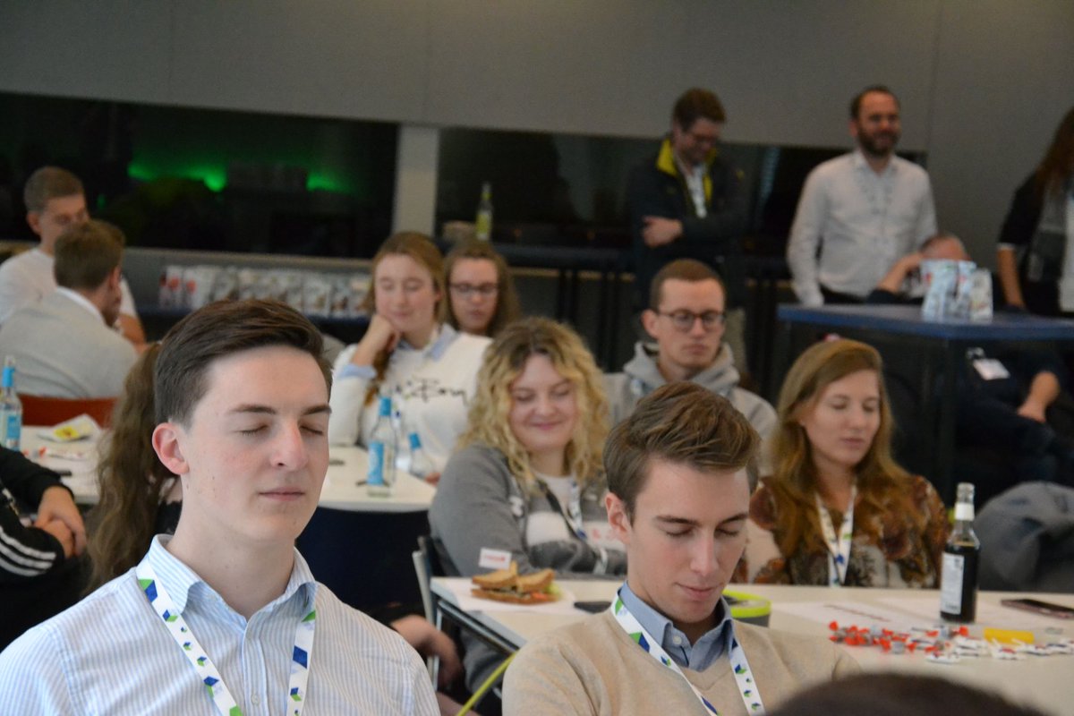 Vor einem Jahr habe ich den ersten #Hackathon der <a href="/HSBA_/">sa</a> mit einer #Keynote eröffnet. Dort wurde die Idee des Studenfutter Podcasts geboren. Starkes #Community Building der Studierenden 💡🎧