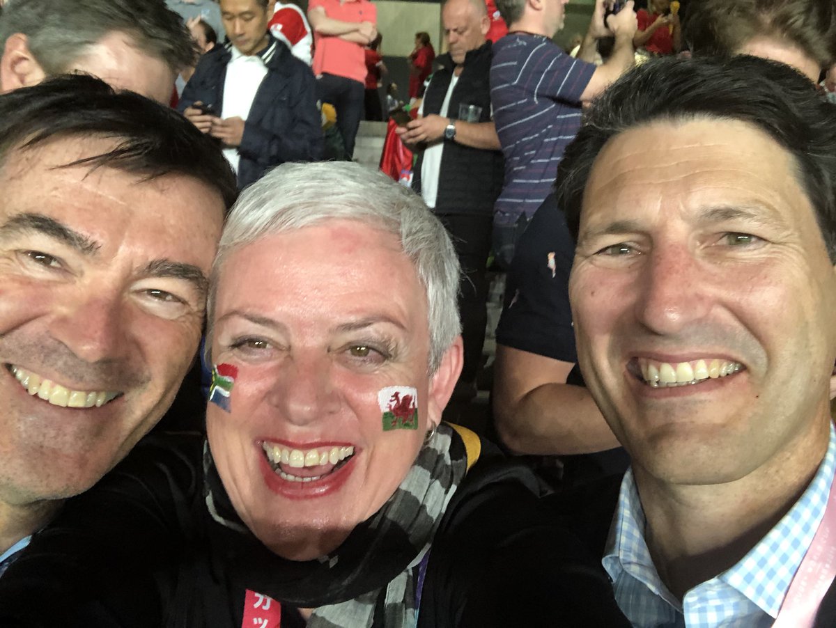 This time last year. At the rugby with two blokes called John!! Seems like a decade ago. What fun we had. #Japan 🏉🇯🇵🇦🇺 https://t.co/v2tgoVglS9