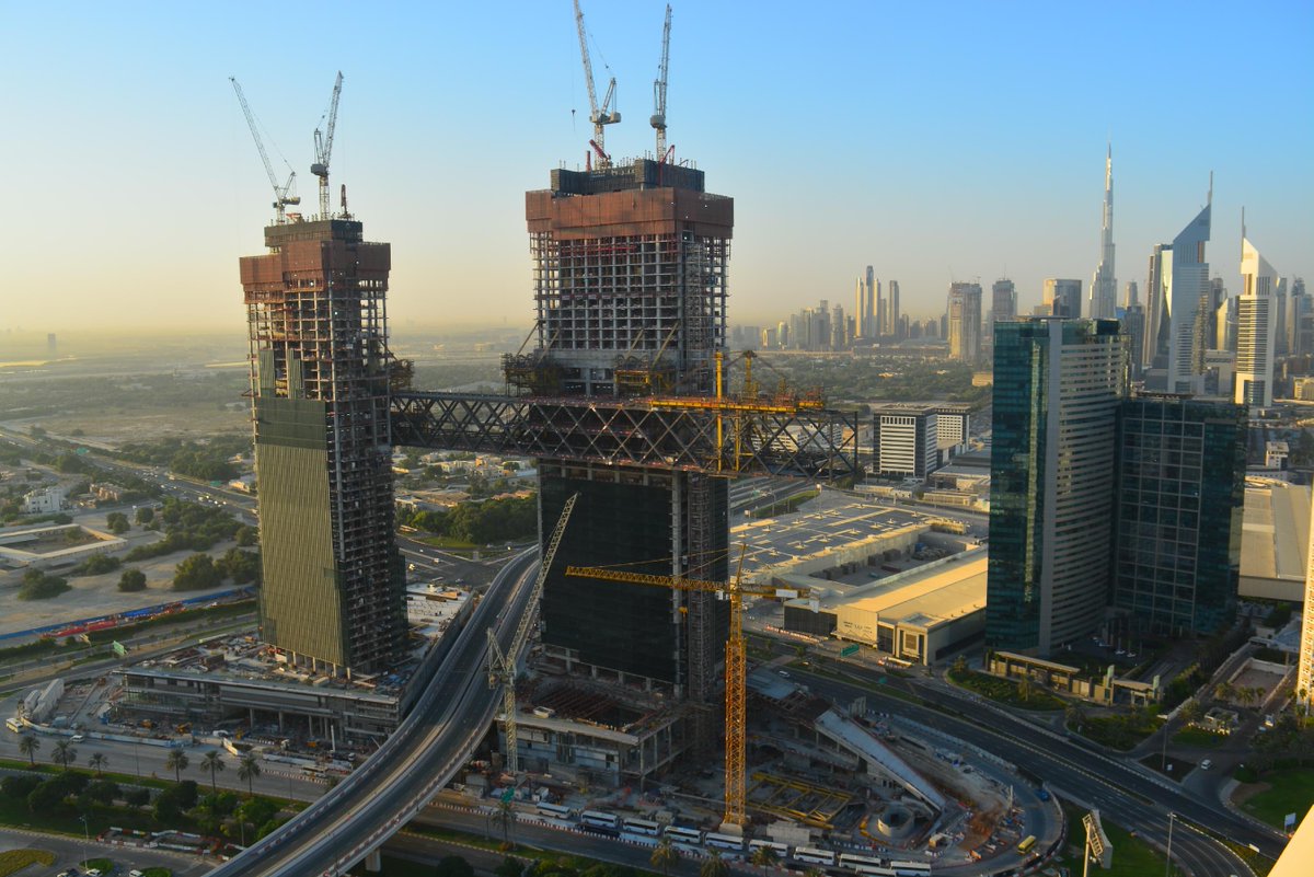 DesignMidEast's tweet photo. ALEC @ALECBUILDING completes final lift of the show-stopping bridge ‘The Link’ at @Ithradubai's One Za’abeel
https://t.co/08OczCfImX
#alec #onezabeel #dubai #uae #lift #thelink #bridge https://t.co/aI0GSWm7D0
