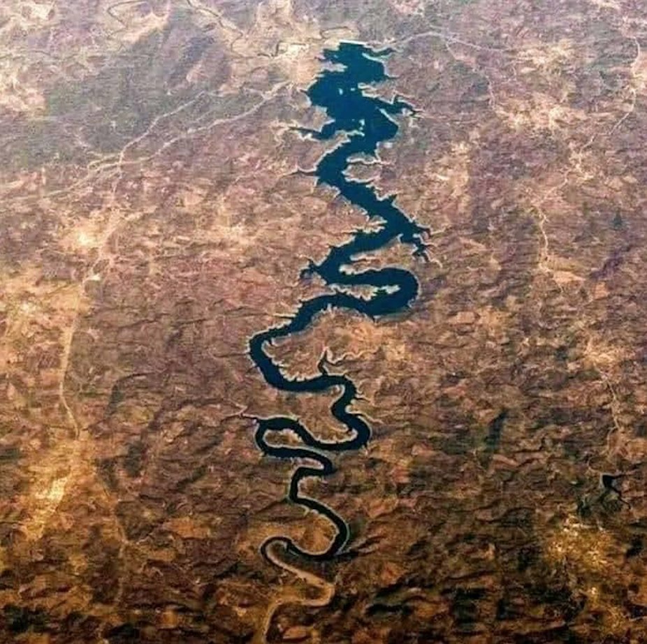 The "Blue Dragon" river in #Portugal: could not take my eyes off after seeing one of #God's most spectacular creation #travelphotography #ThrowbackTuesday @visitportugal @antoniocostapm @selecaoportugal @IndiainPortugal @antonioguterres @brunoaleixo @lucasberti @rtppt https://t.co/DO3trJ3tbB