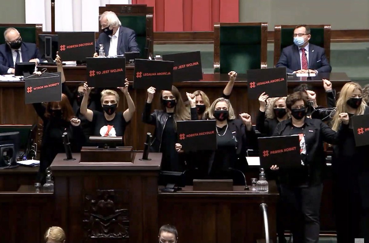 TerryReintke's tweet photo. Members of the Polish Parliament standing up for fundamental rights.
The message is clear:
OUR BODIES, OUR RIGHTS.
In Poland. In Europe. Everywhere.
Keep going. We are right behind you.
🖤⚡️🖤⚡️
📸@WandaNowicka https://t.co/X2hwLsnfNc