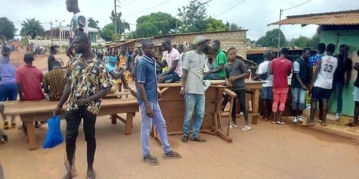 Africainlibr's tweet photo. #CIV
#AFFERY, la ville est paralysée
Liberez La Côté D'Ivoire II
@ChogPyssame
@M5RFP_DIASPORA
@_CGRi
@GY_MAO_
@gnambawamy
@IgowaW
@GOMEZUlri
@BrunoCacique
@HKNX
@Cosa76 https://t.co/ZAgannqhMY