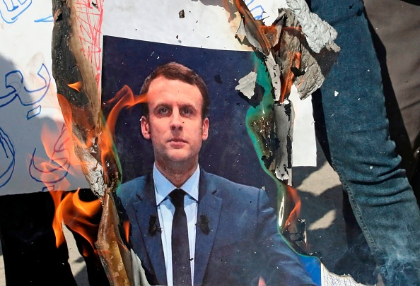 bbchausa's tweet photo. An yi zanga-zangar nuna kyama ga Shugaban Faransa Emmanuel Macron kan zanen batanci ga Annabi Muhammad (SAW) a wasu ƙasashen Musulmi a duniya. https://t.co/9vVAyd8CgC