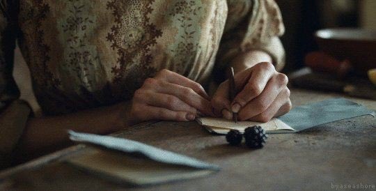 SebihBoz's tweet photo. Mektubun gecikti gene. Belki de ne yazacağını kestiremiyorsun. Oysa adını yazman yeter. Görünce içim aydınlanıyor.. https://t.co/eJYJo1PclT