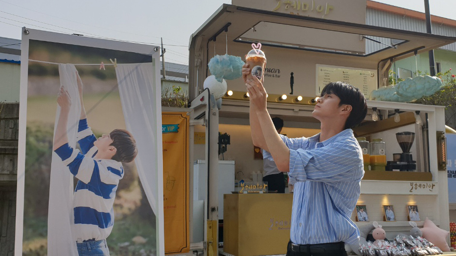 officialtwt_OSW's tweet photo. [💕] 오늘 촬영도 위로 덕분에 힘이 날 #경우의수
Photo by 촬영감독님📷
 
#옹성우 #ONGSEONGWU https://t.co/XehS3XiOKJ