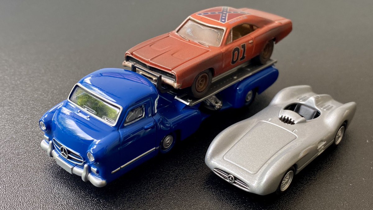 Pengen tahu di twitter ada yg main diecast ngga yah? #diecast #hotwheels #mobilkecil #mobilmainan