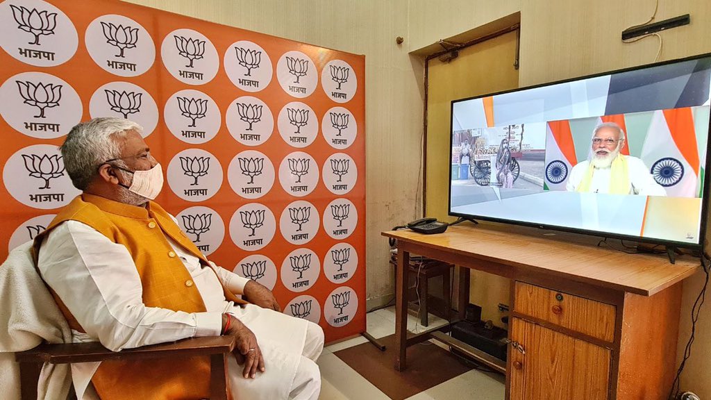 swatantrabjp's tweet photo. मा• प्रधानमंत्री श्री @narendramodi जी ने ‘पीएम स्वनिधि योजना’ के लाभार्थियों से वार्ता की।

उत्तर प्रदेश में 3.27 लाख को मंजूरी दी जा चुकी है और 1.87 लाख का ऋण वितरित किया जा चु���ा है। इस योजना के क्रियान्वयन में भी उत्तर प्रदेश देश में प्रथम स्थान पर है।

#AatmaNirbharVendor https://t.co/01CkVyTRHA