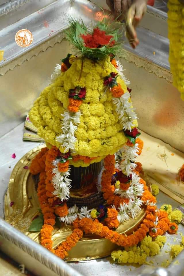 आज दिनांक 27 -10-2020 मंगलवार के श्री काशी विश्वनाथ ज्योर्तिलिंग जी के प्रातः मंगला श्रृंगार आरती एवं दूग्ध अभिषेक के पावन व दिव्य दर्शन 🌹🙏
#ShriKashiVishwanath #Shiv #Mahadev #Baba #Nyas #ManglaAarti #darshan #blessings #Varanasi #Kashi #Jyotirlinga
#हर_हर_महादेव 📿🙏🙌 https://t.co/WZeEXAly9H