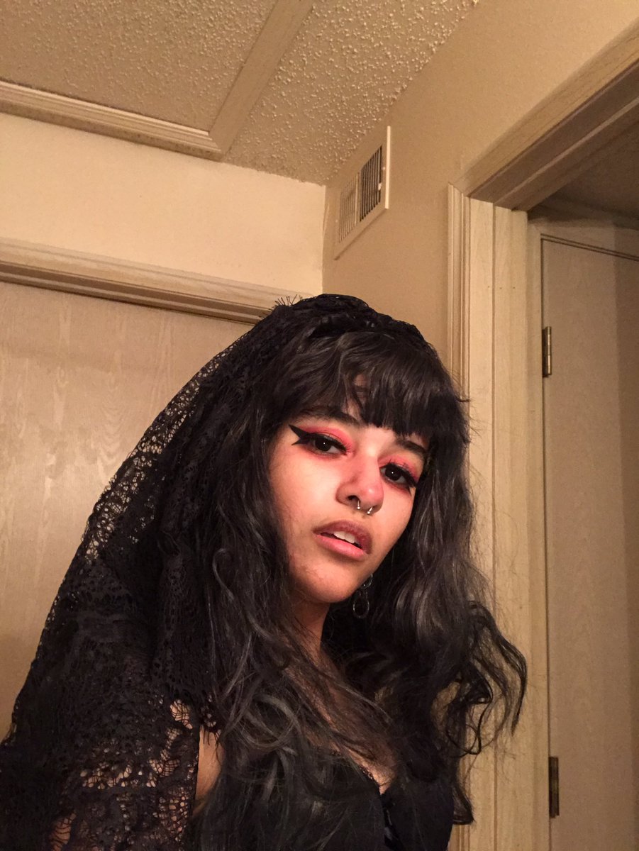 Misses_Lilith's tweet image. Back on Twitter and back to work #sworkers #nsfwtwitter