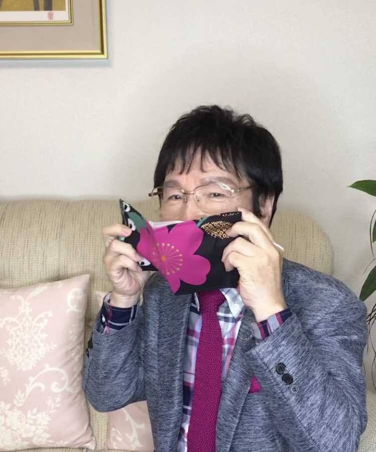 JS_Tellas's tweet photo. #Sayuri さんの恩師 #尾木ママ も　#msms運動 を応援してくれてます、っぷう☆ https://t.co/w0CbcuEGdp… #シースってますか #触らないマスクケース https://t.co/yQWvOkdcvE #マスクシースでもっと清潔に #トレたまで紹介されました #新しい文化の創造 #エレガント #尾木直樹 #オシャレなギフト https://t.co/byu0V5kmxv