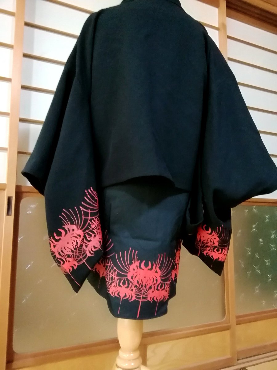 彼岸花柄羽織(短い)と彼岸花柄ロングTシャツをあわせてみました