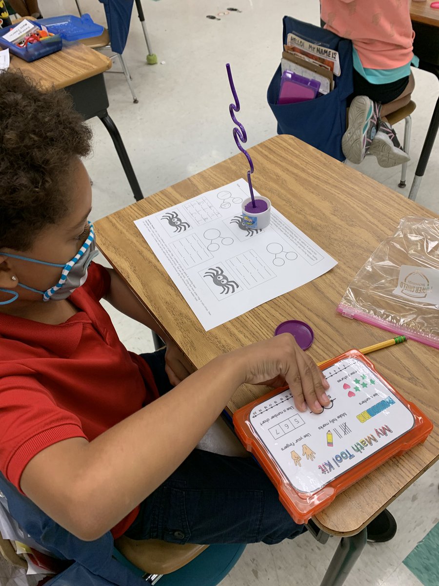 TeachMrsDTeach's tweet photo. Ss rolled their die twice, built a number bond, then generated 4 related math sentences. Ss then used two different colored spider rings on a swirly straw to represent the number bonds! @The_GESGators @eureka_math https://t.co/5KxKuRPrKf