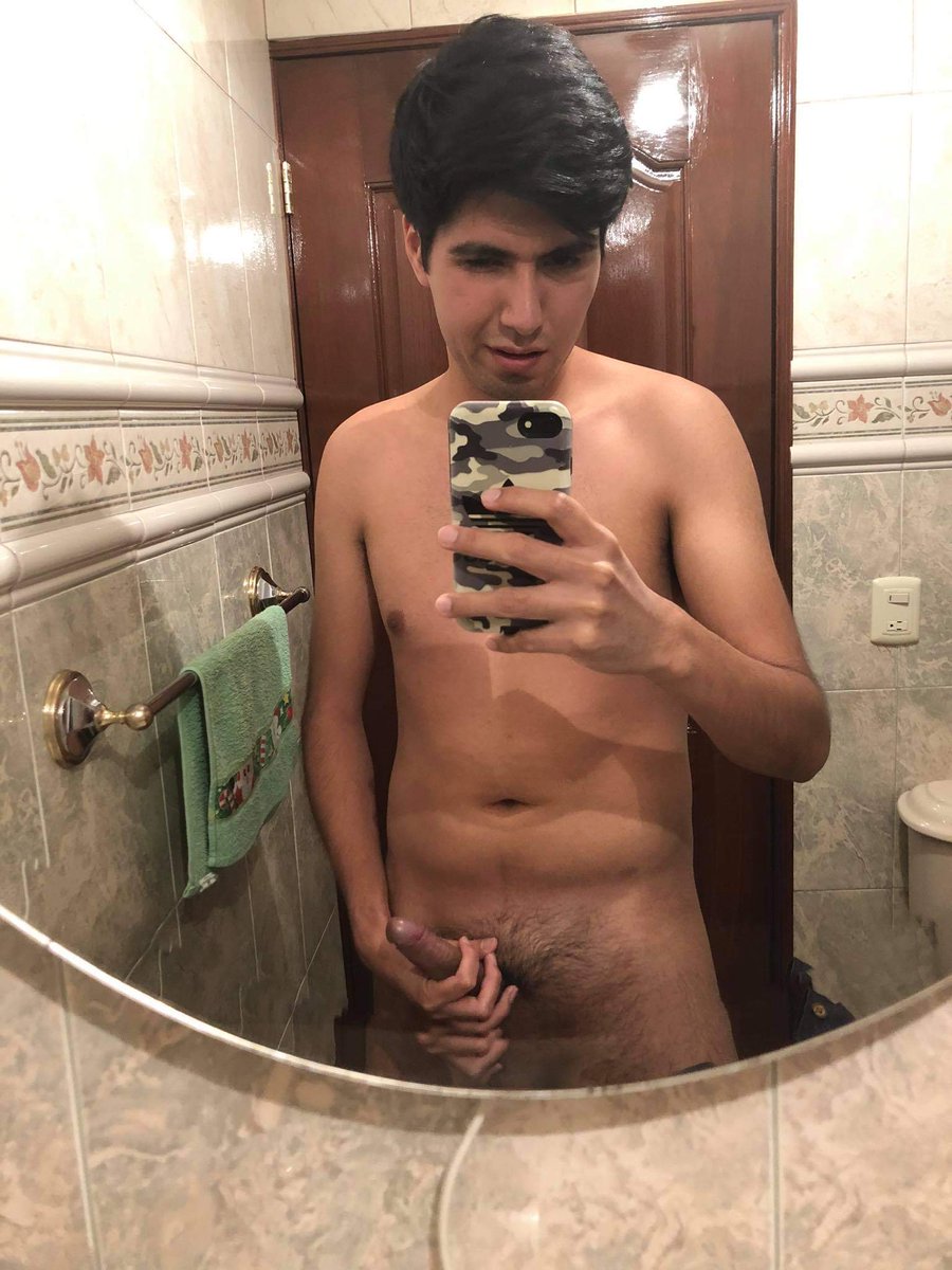 Heterosexuales5's tweet photo. Se ve medio nerd pero no la tiene nada mal #heterodesnudo #HeteroCurioso #heterocachondo https://t.co/L5Bvns2VtD