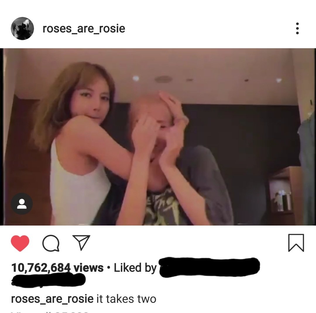 Who does  #Rosé piggyback randomly and unscripted?Who does she randomly dance with?Who does she randomly sits on?And who is the idol who laid on the ground to take photos of Rosé?Yes.. its  #Lisa. #chaelisa