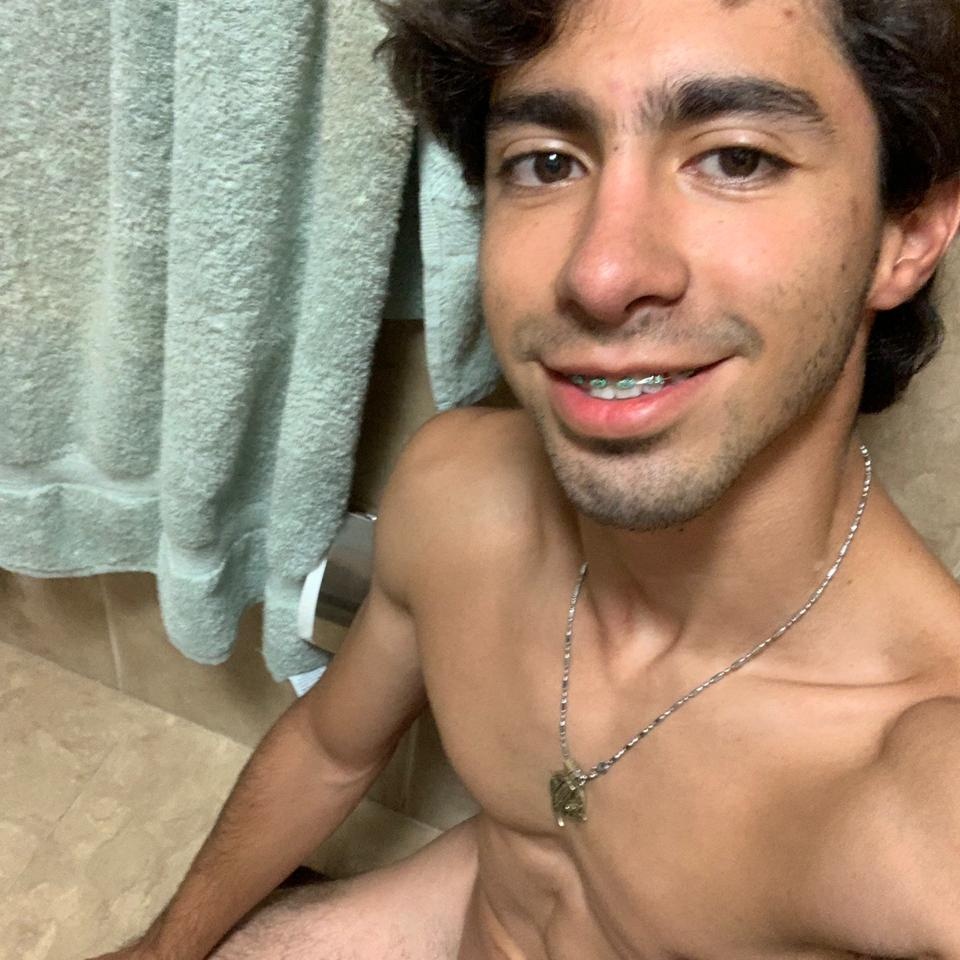 Heterosexuales5's tweet photo. @HeterosDesnudo1 Te gustaría engañar a un hetero es tu oportunidad sígueme y RT a mi contenido https://t.co/ZTf6wvAEuN