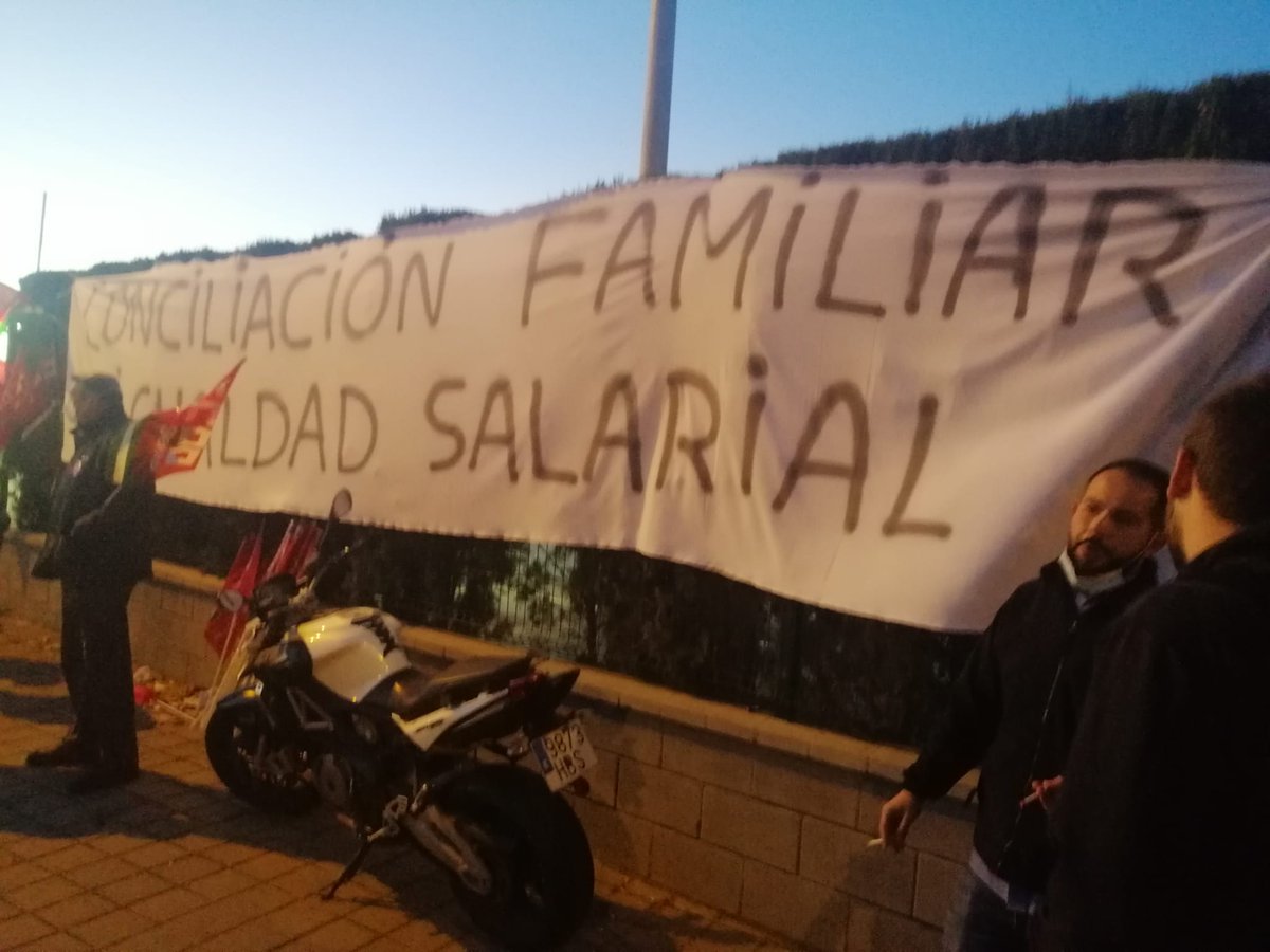 JJacaravaca's tweet photo. Éxito en el primer día de huelga en Persan. ¡En defensa de la igualdad salarial y la Conciliación familiar! https://t.co/2xEqVGKA7J
