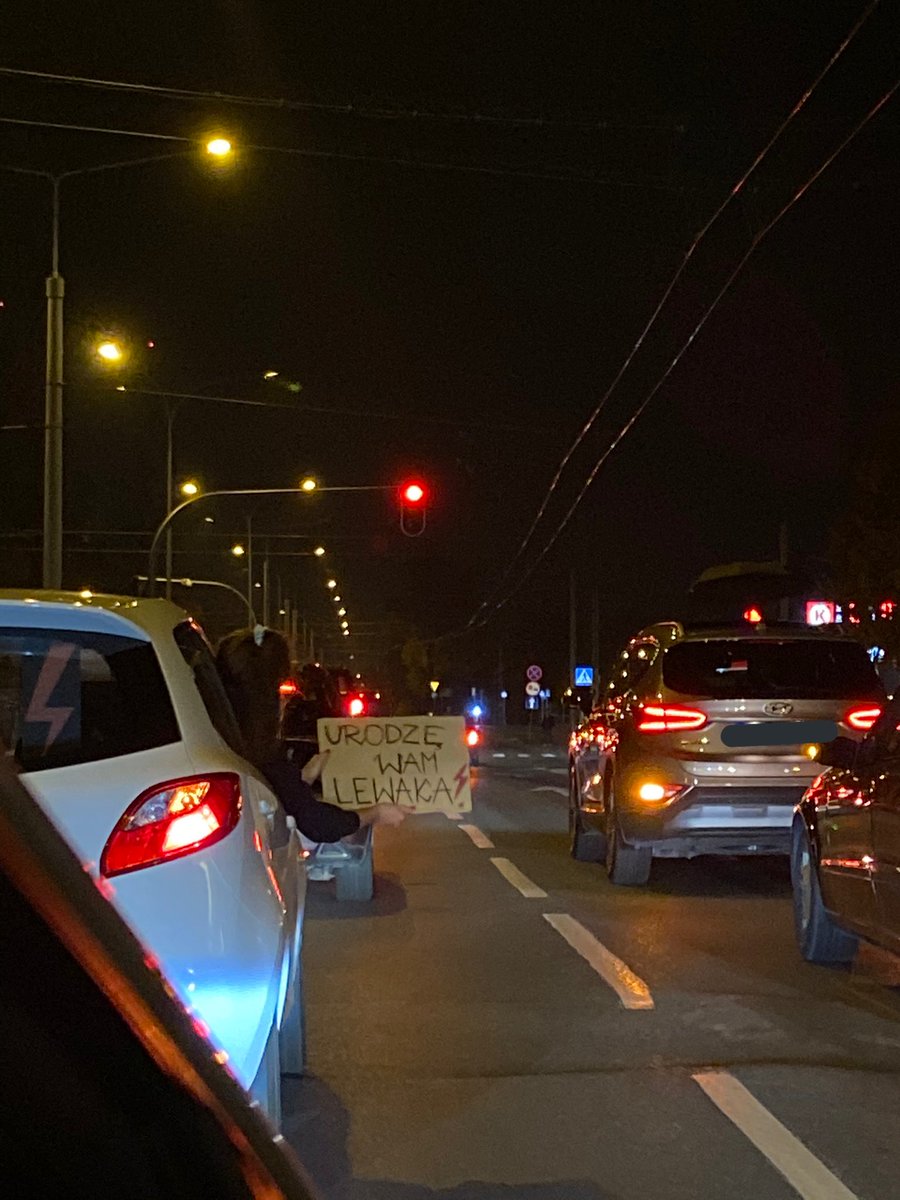 mia_margareth's tweet photo. Car protest in Tricity #protestkobiet #strajkkobiet #piekłokobiet #pieklokobiet #carprotest #Gdansk #Gdynia #Sopot⚡️☂️👊🏻 https://t.co/vVtdZj6YMu