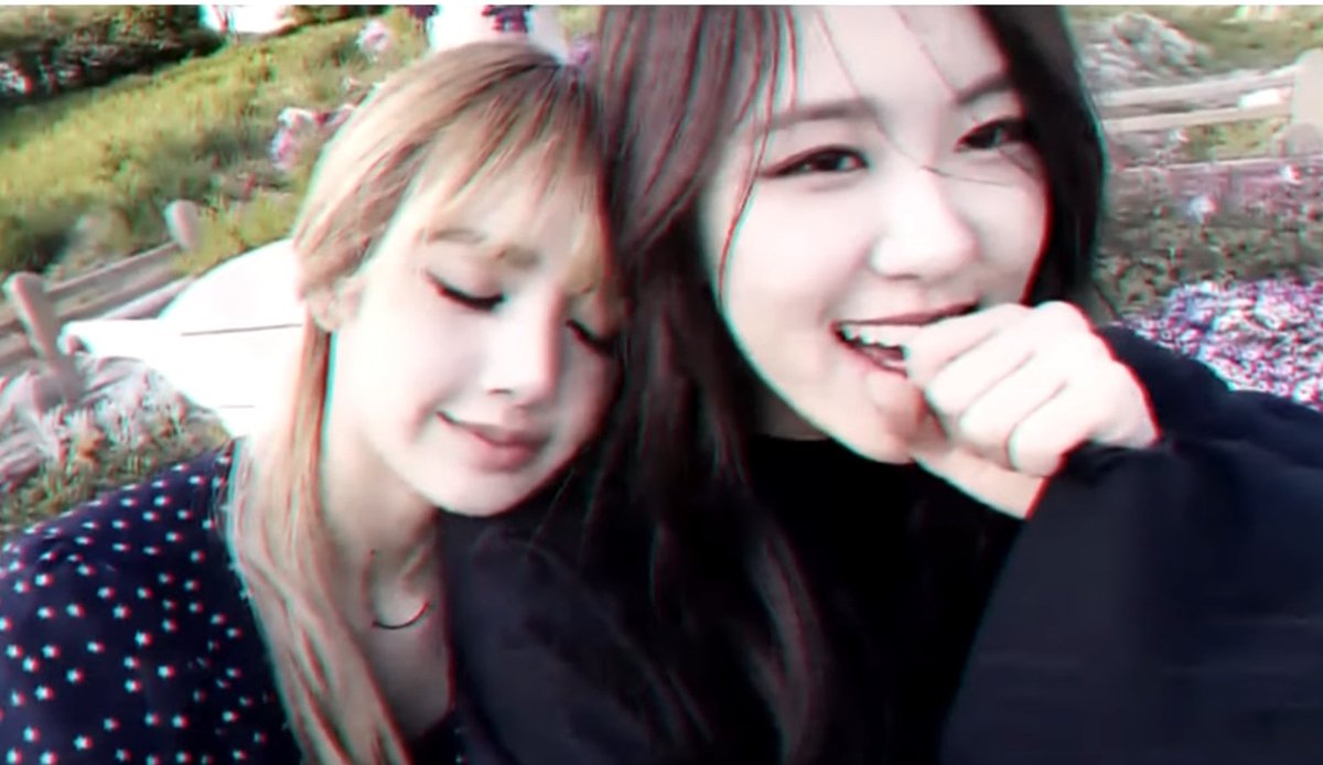 Who does  #Rosé clings to almost all the time? ... LisaWho does  #Lisa clings to almost all the time? ... RoséReal fans of  #chaelisa should see that they are each other's anchor.