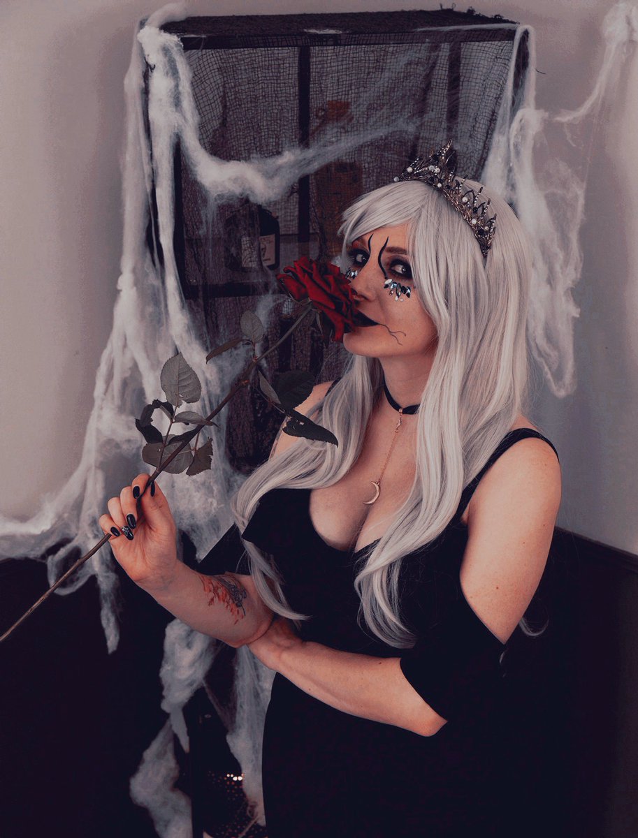 DevovoTV's tweet photo. 🌹🌹🌹 #testmakeup #halloween https://t.co/qcD6B2VHEt