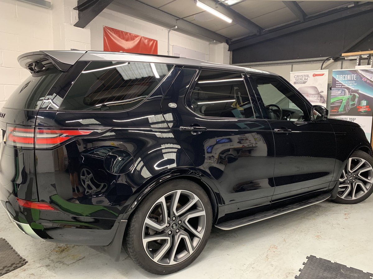 noblederbyshire's tweet photo. #LandRover Discovery after our #protectiondetail will keep it looking shiny & protect the exterior over the #winter months #winteriscoming #detailing #noblescarcare #Sheffieldissuper https://t.co/4Pt5VfSZV4