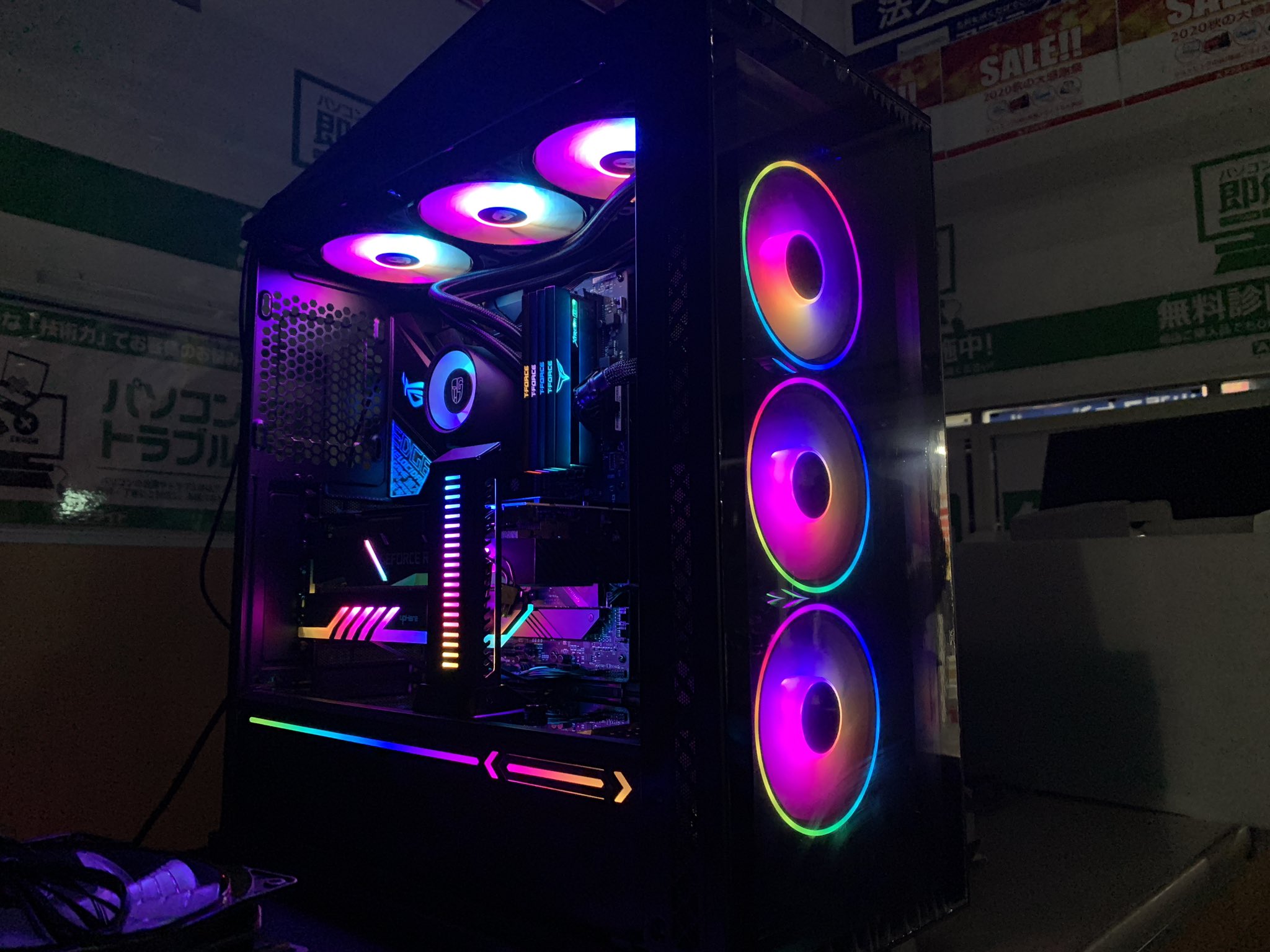 アプライド京都店 Twitterren 皆さんこんにちは ゲーミングpc 完成致しました A様ご依頼分でめっちゃかっこいいですね ご依頼あればどうぞ アプライド京都店 へ デスクトップpc かっこいい 最高 パソコン 京都 Rgb Deepcool Coolermaster
