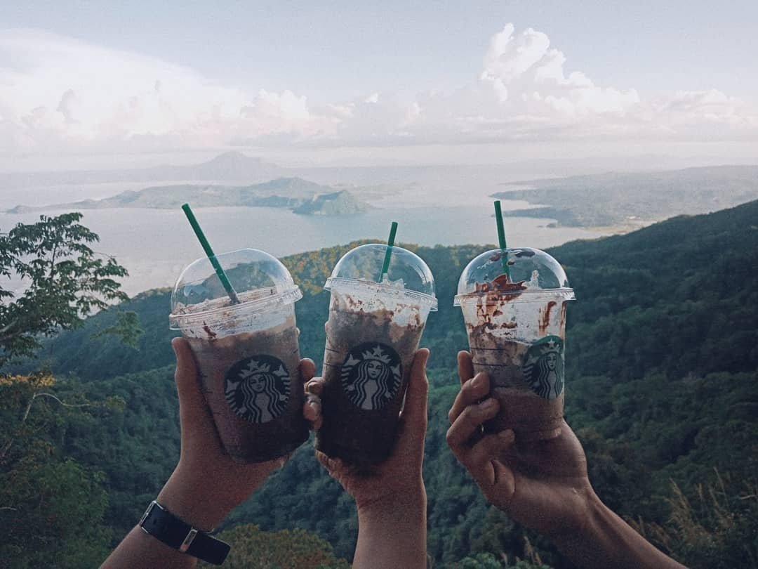 WeAreTagaytay's tweet photo. All we need is coffee and a view. ☕😌

📍 Starbucks Domicillo Design

COFFEE SHOPS IN TAGAYTAY
👉 https://t.co/rv0lVNDOaq

#WeAreTagaytay #Starbucks https://t.co/VPfXtqAOjc