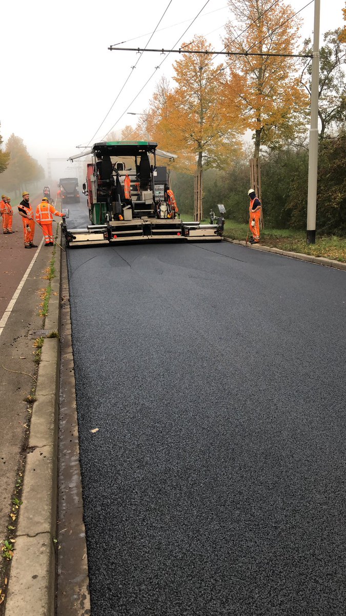 MaikelWelmers's tweet photo. Afgelopen week @gemeentearnhem een #asfalt #deklaag aangebracht en niet zomaar een deklaag maar een sma-nl8 met 30% pr met #Lynpave #specialistenindeinfra #circulareconomy #kwaliteit #optimaalhergebruik #warminwarm @Roelofsgroep #wewordensteedsgroener #AKC https://t.co/eRjHgzfWwB