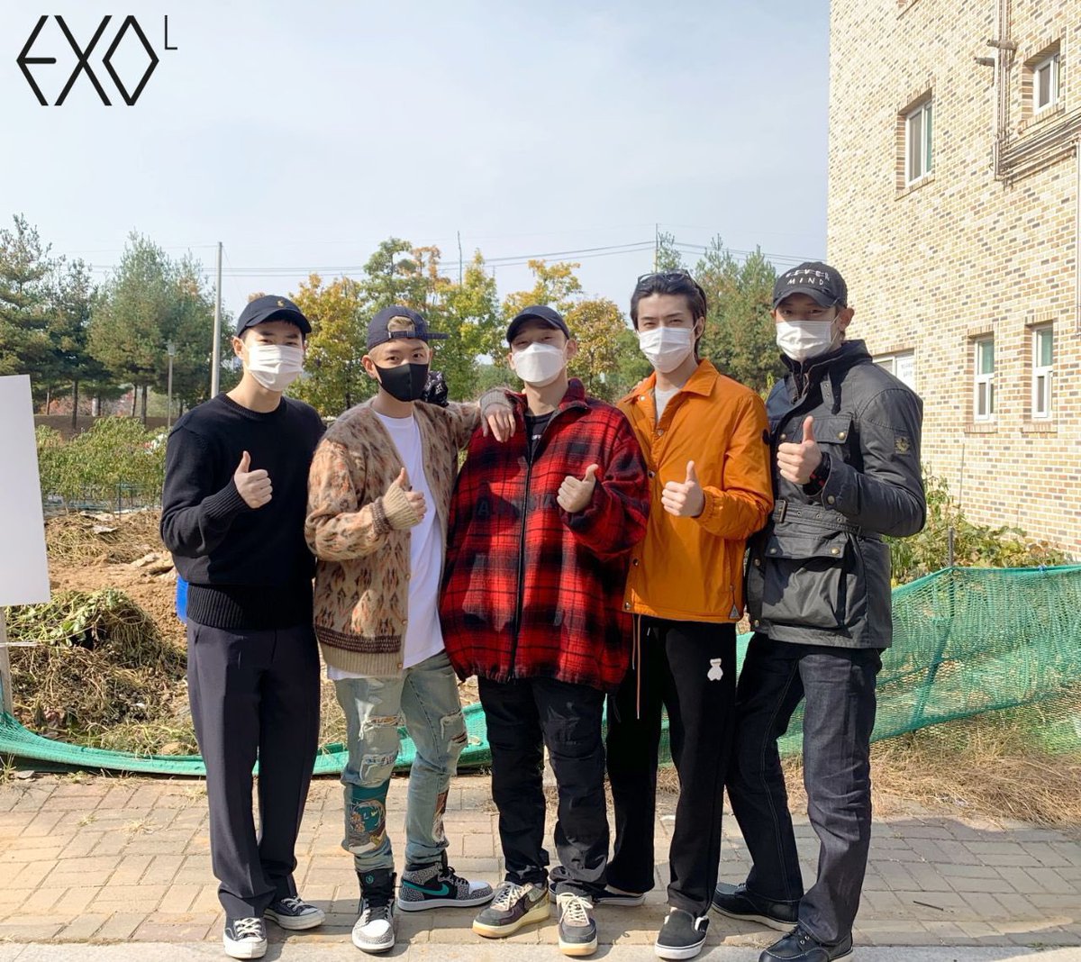 markstarrynight's tweet photo. stay safe, soldier chen! 💗 @weareoneEXO https://t.co/1ycbA430Bv